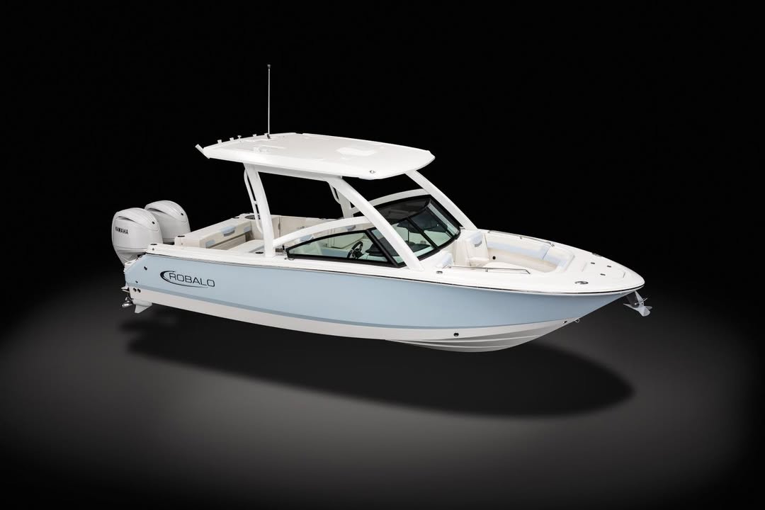 MegEngleby7i's tweet photo. The best seat in the house. The R257 offers one of the most innovative seating options in the Robalo lineup: a back-to-back seat with a forward bolster that converts to an aft-facing sun lounge at the pull of a handle. https://t.co/U4N01Ke0Qd