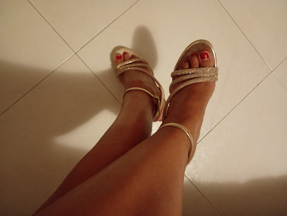 Kleopatra2_5's tweet photo. Avanti schiavo...inginocchiati ai miei piedi🧎🏻‍♂️🐕💸
#feetِ #feetfetısh #findom #findomita https://t.co/cMy5tExdQD