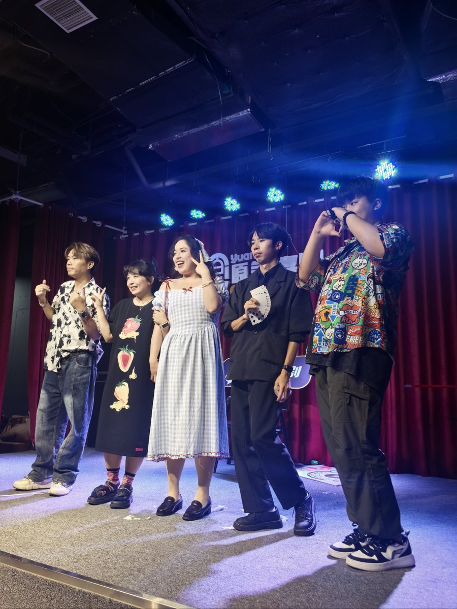 silkm072968's tweet photo. Just got off stage and a mom yelled “you talk too much like my kid!” — win, right  #ComedyNight， https://t.co/5RwcARMZyA