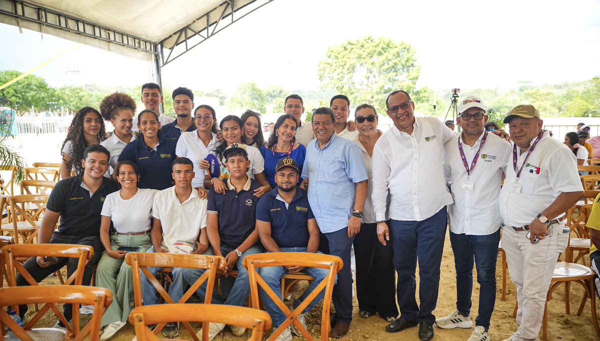 uni_cartagena's tweet photo. Gracias, Presidente @ABDELAESPRIELLA y gobernador @YamilHAranaP, por querer estar hasta el último momento con nosotros en El Carmen de Bolívar, en el inicio de esta nueva historia: la construcción de nuestra nueva sede, una verdadera Universidad Milagro para los Montes de María🧵 https://t.co/cCnAhQBMVh