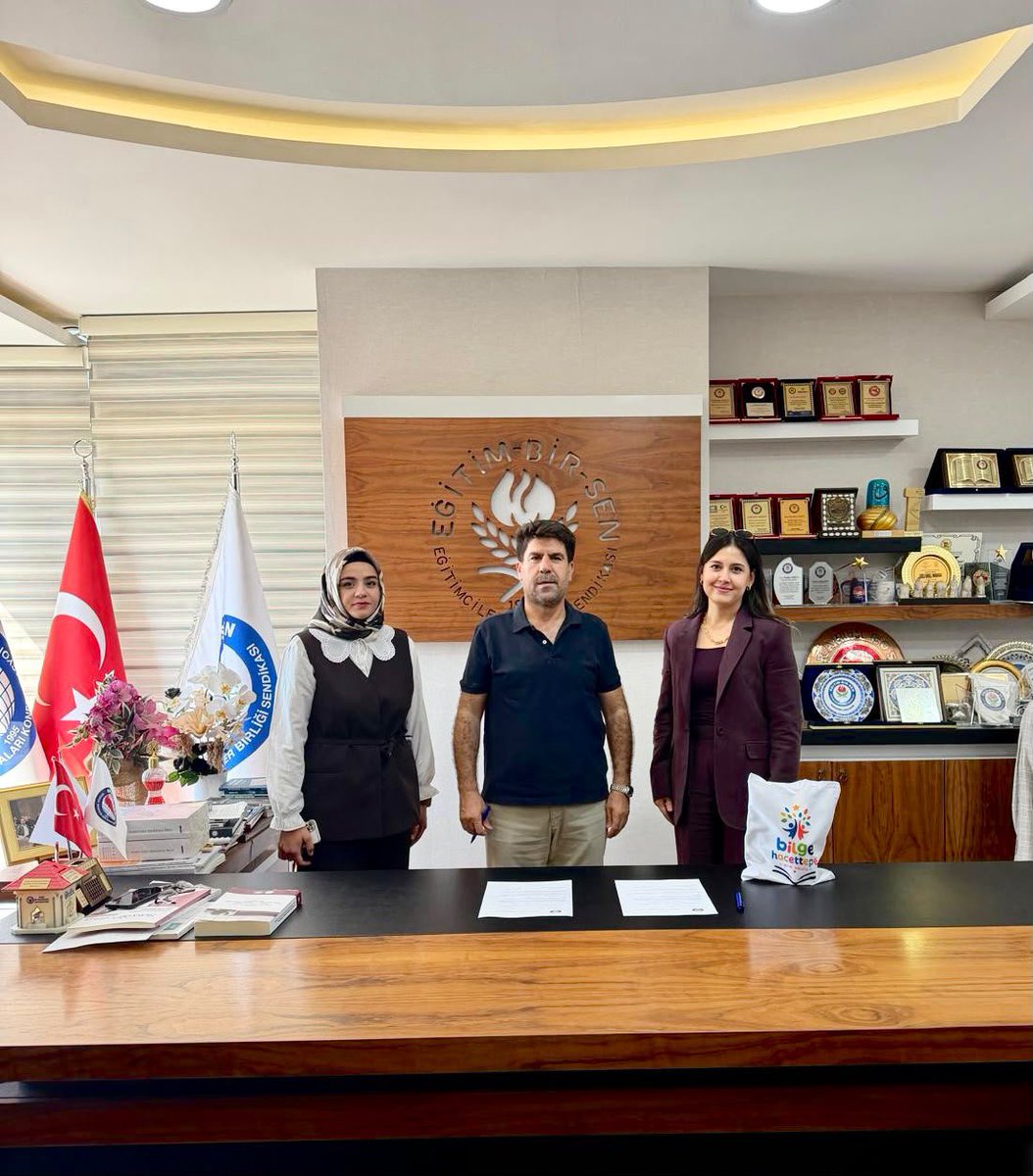 ibrahimcoskun63's tweet photo. Değerli üyelerimiz,

Sizlerin ve evlatlarınızın geleceği bizim için her şeyden kıymetli. Memur-Sen ailesi olarak Bilge Hacettepe Anaokulu ile gerçekleştirdiğimiz kurumsal iş birliği kapsamında, üyelerimize özel %30 indirim anlaşması imzaladık.

Minik yüreklerimizin nitelikli, güvenli ve sevgi dolu bir eğitim ortamında yarınlara hazırlanması için atmış olduğumuz bu adımın tüm üyelerimize ve ailelerimize hayırlı olmasını diliyoruz.
#MemurSen  #GelecekİçinElEle