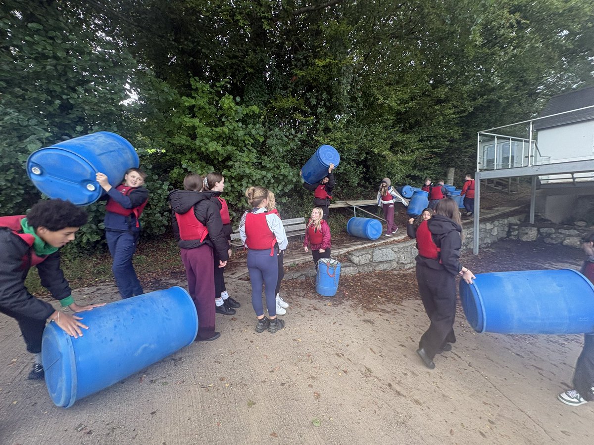 ChcCymraeg's tweet photo. Dydd Sadwrn activity 5 - Adeiladu Rafft https://t.co/90ezRpkUb1