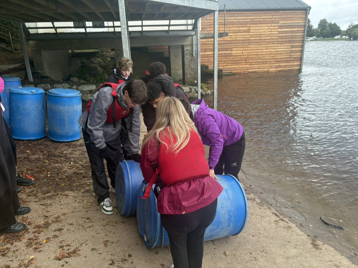 ChcCymraeg's tweet photo. Dydd Sadwrn activity 5 - Adeiladu Rafft https://t.co/90ezRpkUb1
