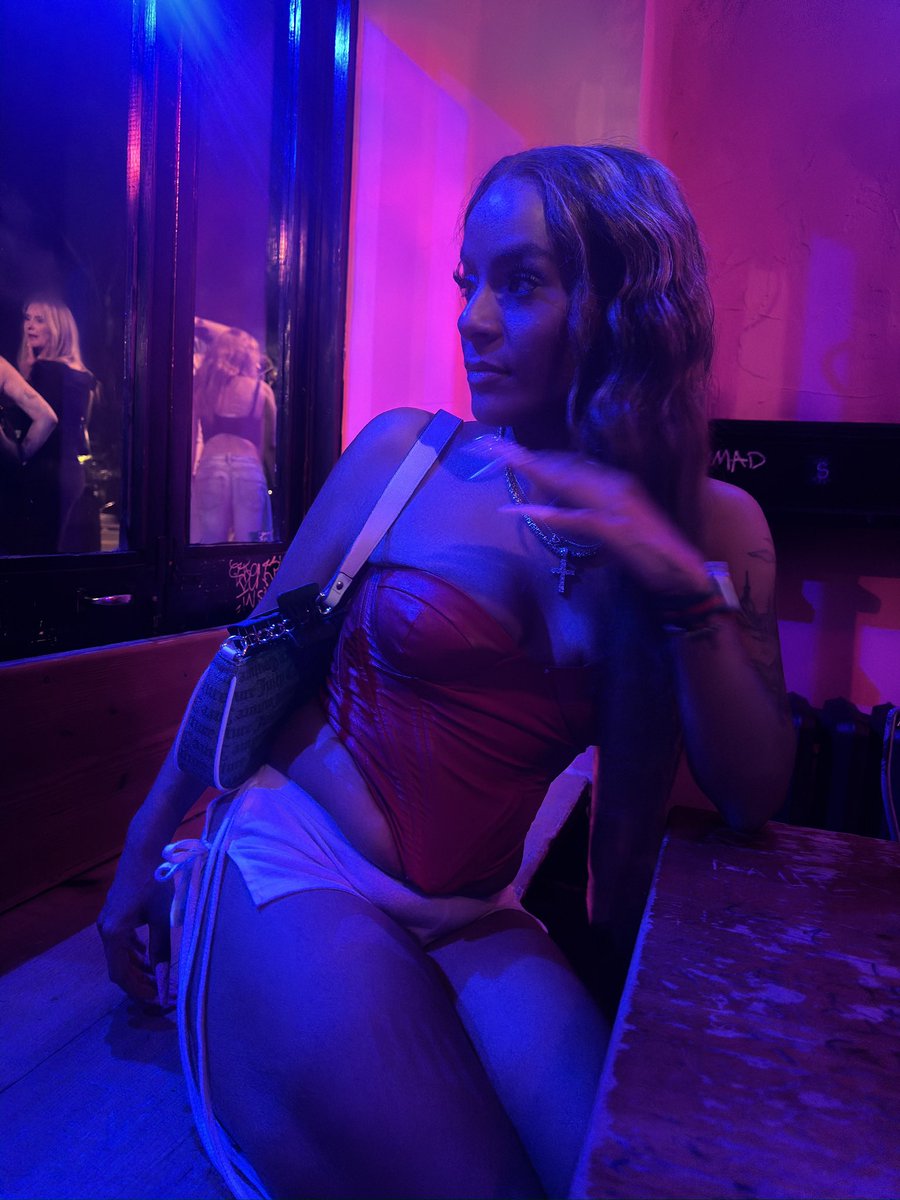 iprincesz_'s tweet photo. pretty in red! 🫶🏽 https://t.co/qrpCF9QePQ