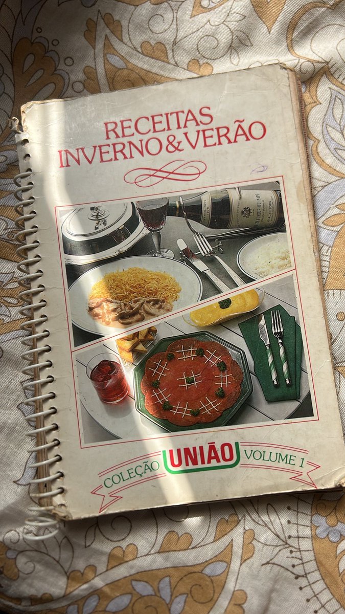 saintannnna's tweet photo. @applehendrick Mds sim, minha avó tinha um volume dessa coleção anos 79/80 e eu babava tanto que ela me deu de presente, a culinária br já foi tao diversa e rica https://t.co/82km5ZCM1V
