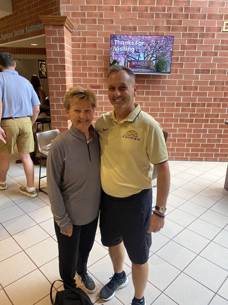 coachwilde's tweet photo. Great to see Ant &amp; Coach Neff &amp; her 2019 SB team get the great recognition that they deserve! Congrats! 💪🏈🥎🏆👍 #ECHOFers @LeAntKReas  @neffdeb24 https://t.co/rOirDNfXD0