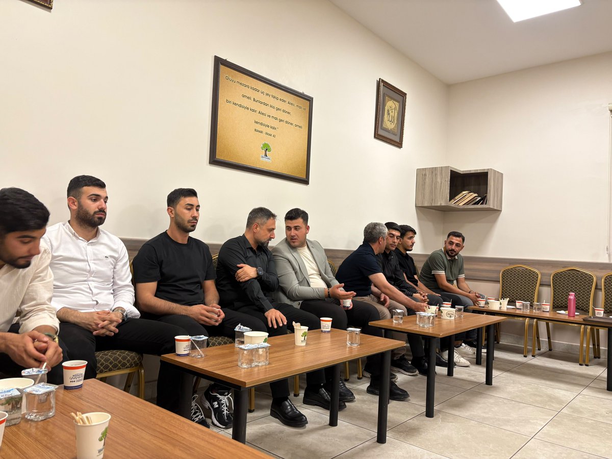 bese_yakup's tweet photo. Yürütme ve Yönetim Kurulu Üyelerimiz ve teşkilat mensuplarımız ile birlikte;

GBB Gençlik ve Spor Daire Başkanımız Sn. Mustafa Özdal’ın kıymetli annesinin vefatı dolayısıyla taziye ziyaretinde bulunduk.

Merhumeye Allah’tan rahmet; başta Sn. Mustafa Özdal olmak üzere ailesine, yakınlarına ve sevenlerine sabır ve başsağlığı diliyoruz.

@avyusufibis
@abdulhamitgul
@fatihseyrekk
@fmfedaioglu 
@FatmaSahin 
@avmustafadurmus 
@ismailguler027
@umutymz 
@avyaseminkaraca 
@mustafaozdaldr
@AKGenclikGM