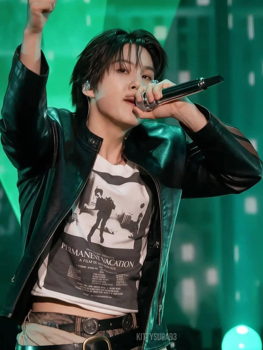 BTSarg_official's tweet photo. DATO DE ANOCHE 👀🙏
Entonces, la camiseta recortada de Yoongi estaba literalmente prendida con un ALFILER a sus pantalones y AÚN ASÍ… PUDIMOS VER ALGOOOO 😂
YOONGI, ¿ERA NECESARIO? 😭💜
#SUGA #YOONGI #BTS #BTSATiHEART https://t.co/Iv844YZ03Z