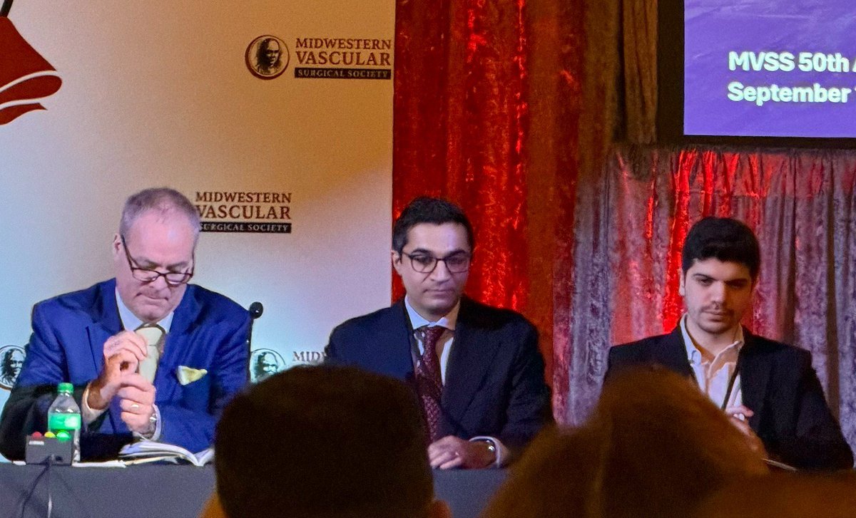 NMVascSurg's tweet photo. We've been having a blast at #MVSS26 right here in Chicago 📊
Great presentations by our junior fellow Dr. Lopes and medical students Anita and Krishay!
Dr. Mansukhani also moderated a session!
@NMCardioVasc @MWVSSociety https://t.co/VsWMItzUv1
