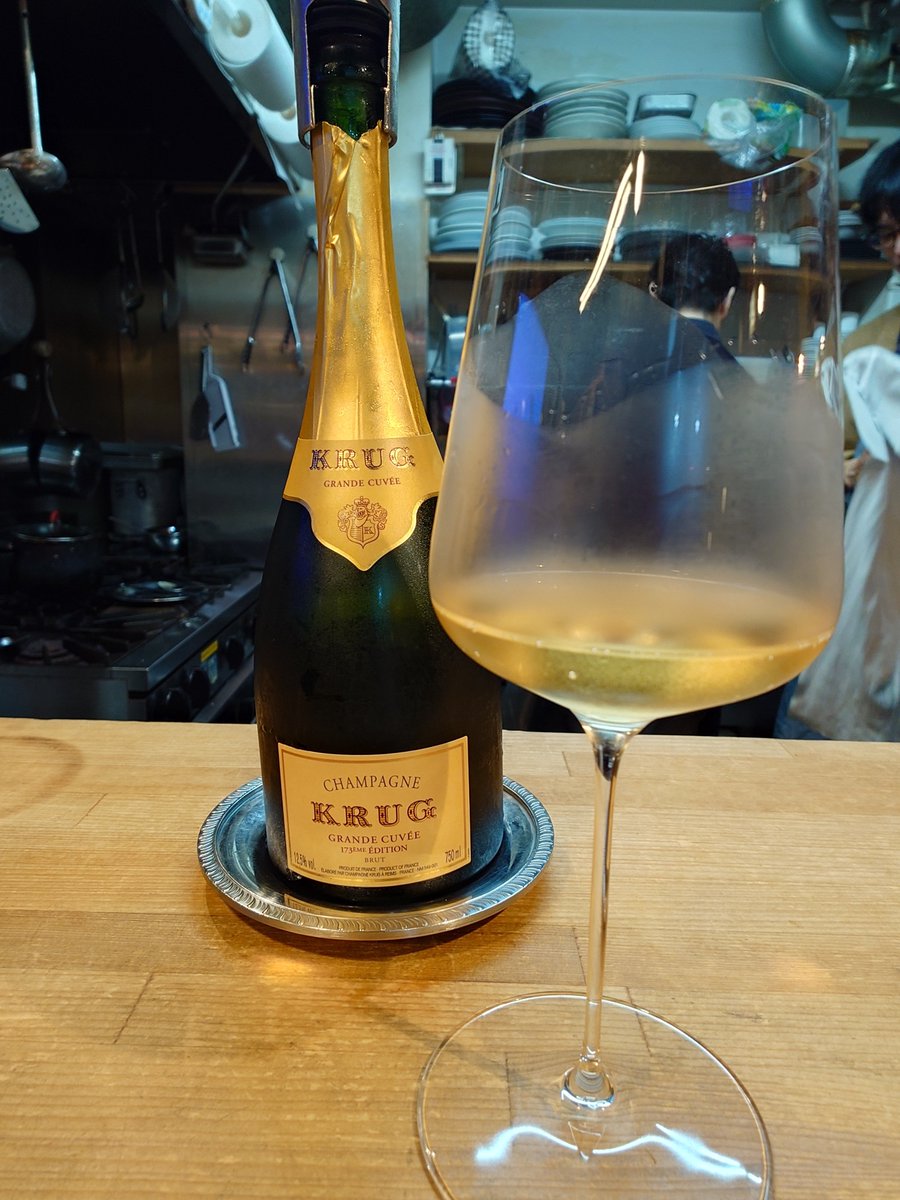 takanokawa's tweet photo. いいかい、学生さん。クリュッグをな、クリュッグをいつでも飲めるくらいになりなよ。それが、人間えら過ぎもしない貧乏過ぎもしない。ちょうどいいくらいってとこなんだ。 https://t.co/ifEOe5R3SH