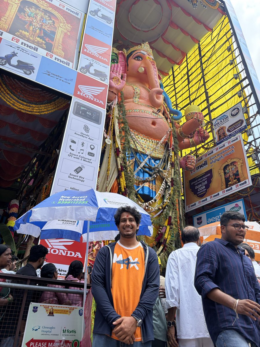 MstrBombAAstic's tweet photo. Thank you @SupsPOV for wonderful Khairatabad bada ganesh darshan. Anthaka minchi inkem cheppagalam. https://t.co/COoOTmzJEp