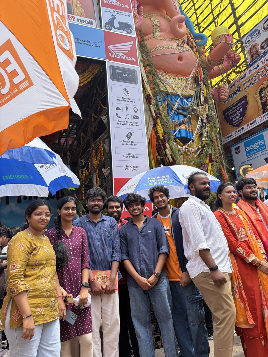 MstrBombAAstic's tweet photo. Thank you @SupsPOV for wonderful Khairatabad bada ganesh darshan. Anthaka minchi inkem cheppagalam. https://t.co/COoOTmzJEp