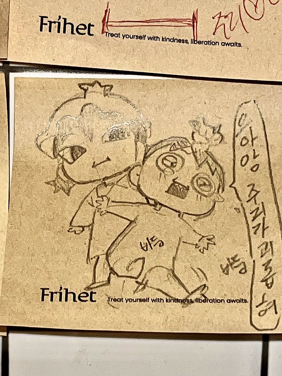 ivwwqe's tweet photo. 카페가서 사장님 그려드리고 왓더니
사장님이 좋아하시면서 원래 벽에 붙이는건대 그냥 그림 들고 나가심

흔적용으로 정신주리 하나더그려놓음 https://t.co/ADXFvSFxvI