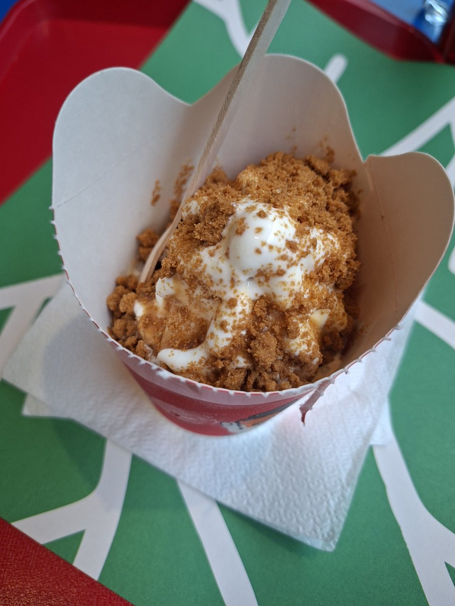 Iemonyu's tweet photo. crunchy biscoff ice cream mhmhh fuck this ed https://t.co/Bii1ZntoOK