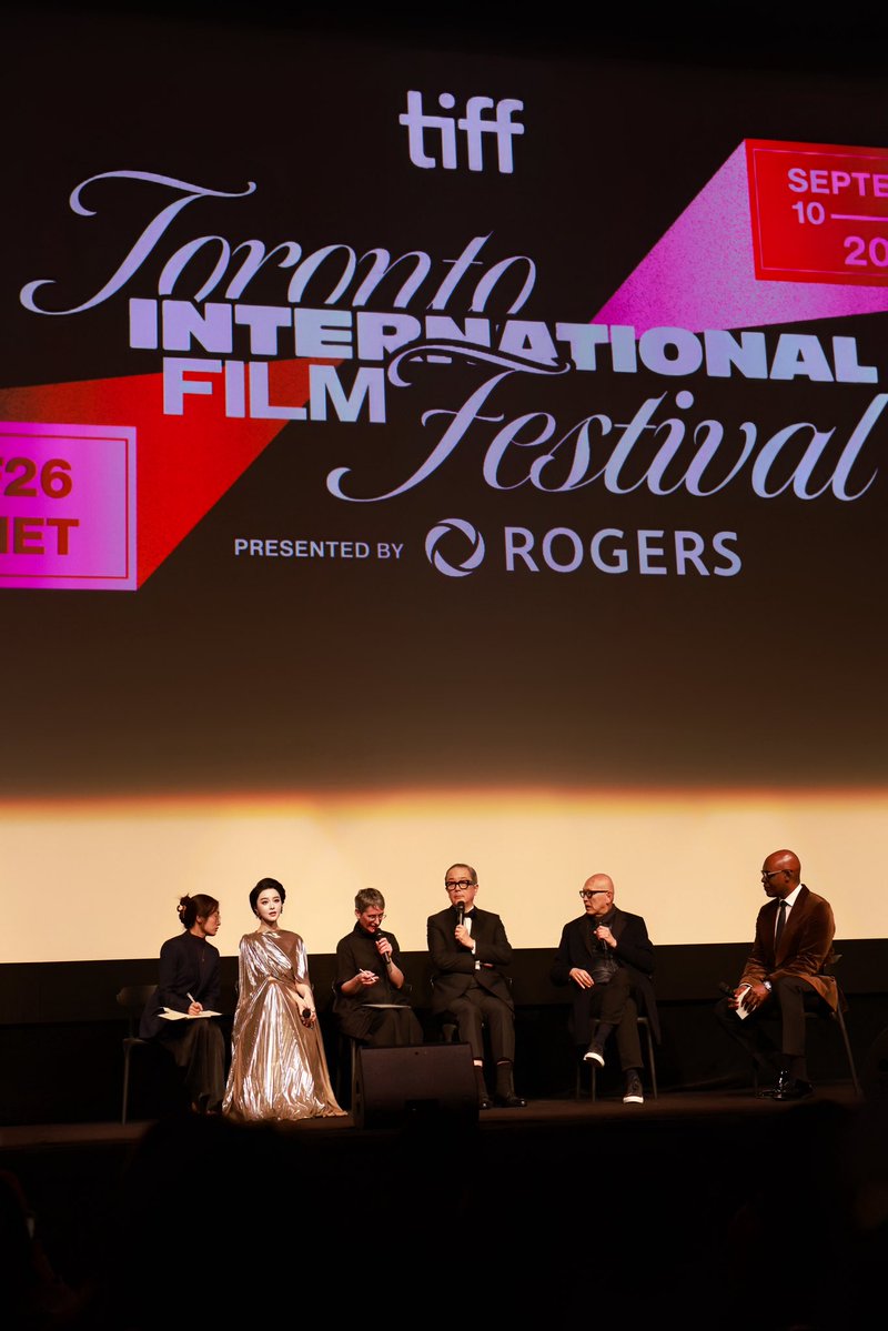 realBingbingFan's tweet photo. Thank you, Cameron Bailey and @TIFF_NET, for the TIFF Special Tribute Award.
My heart is full, and my journey continues. ❤ https://t.co/93HVtIIxEm