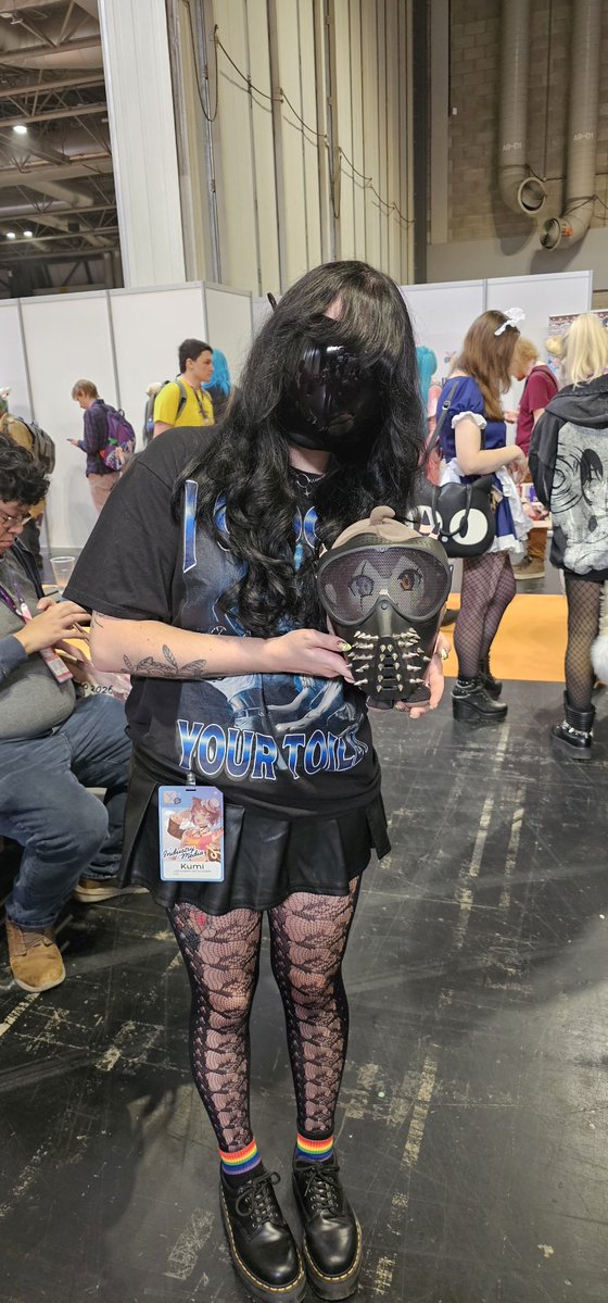 slick2160's tweet photo. The Bird holding a smaller Bird. Notice how the smaller Bird is wearing a gas mask. Featuring @KumiVT https://t.co/4NEtyaamjP
