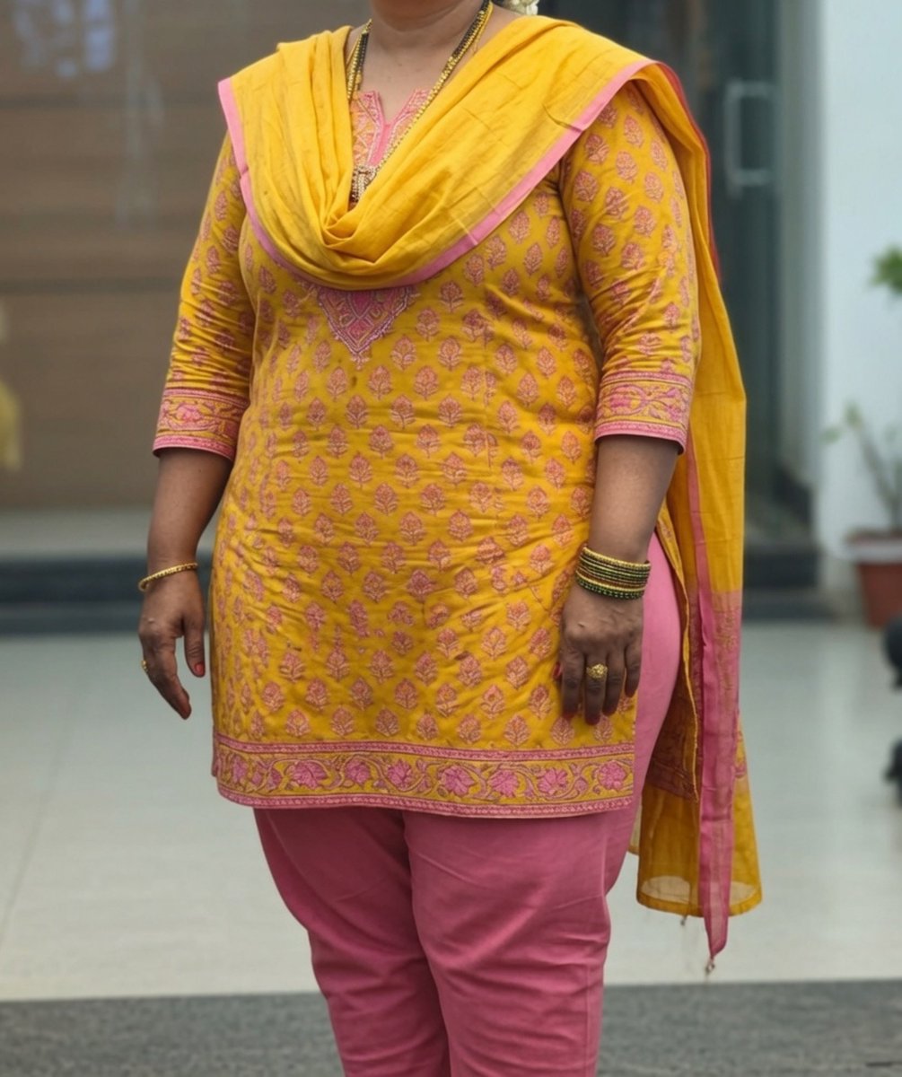 coolalways25's tweet photo. En amma chithra aged 59 yrs nalla kollutha udambu. This pic was taken during a stay inside hotel room where appo na room la ennoda cam fixed panni eduthen sema scene . Amma eppudi Iruka nu sollunga https://t.co/UwFKFzyA8C