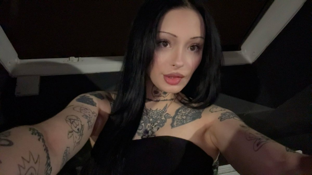 lisavenom1's tweet photo. I‘m back ihr 🦦 https://t.co/XwLQkd8nqX