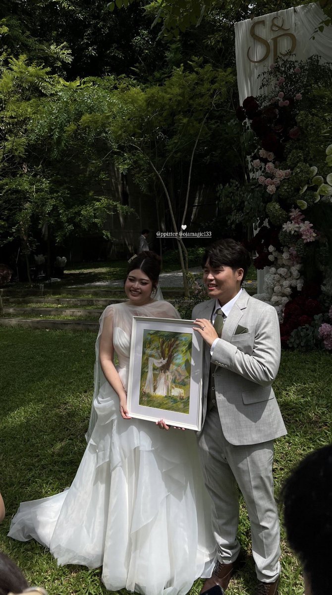 ppizter's tweet photo. ไม่ได้ลองชุดเลย เพราะก่อนแต่ง นน เยอะ ไม่แน่ใจจะลดได้เยอะไหม เลยลองเอาแบบในพินเทอเรสที่ชอบมาให้เอไอครีเอทสไตล์ แล้วลองไปเวิร์คตัดกับช่าง ชอบมาก ลองครั้งแรกคือจะร้องไห้ // หลักๆก็คือ เลือกทรงที่จะเสริมให้หุ่นเราดูดี แล้วใส่สไตล์ที่ชอบลงไป จะได้เป็นตัวของตัวเองที่สุด https://t.co/AVE10c2hzx