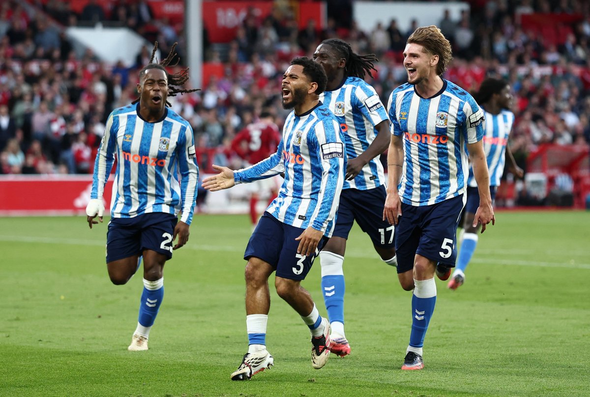 premierleague's tweet photo. Coventry's first Premier League goal of the season is a stunner from Jay Dasilva!

Including an assist from goalkeeper Carl Rushworth 🎯 https://t.co/M1dJmNm5m6