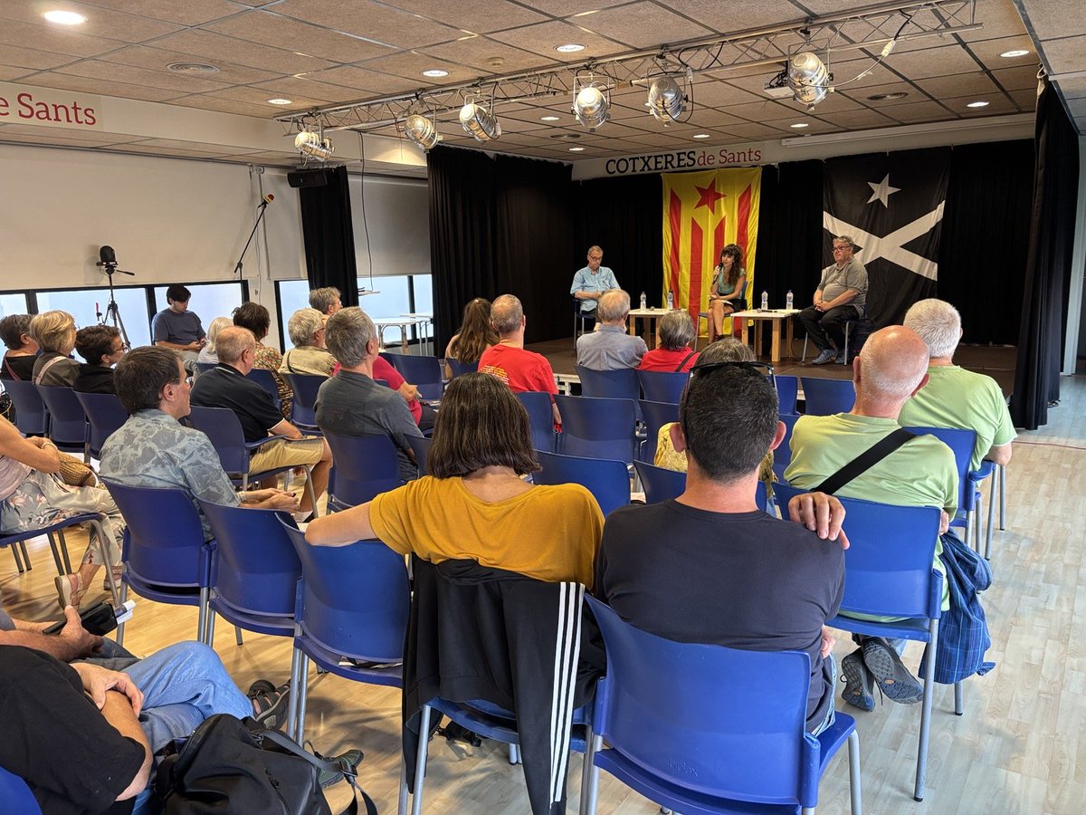 sants3radio's tweet photo. Els mitjans @La_Directa, @dbalears i @VilaWeb  participen en un acte en contra de la censura a les @CotxeresCasinet. 📰
Al #SantsMontjuïcAlDia escoltem reportatge de l'acte amb en @ViictorGuerra.

🎧Audio👉https://t.co/1wt9AT3WZ3
📰Notícia📸👉https://t.co/Wn3w9uOFNF https://t.co/MLeafrPBXH