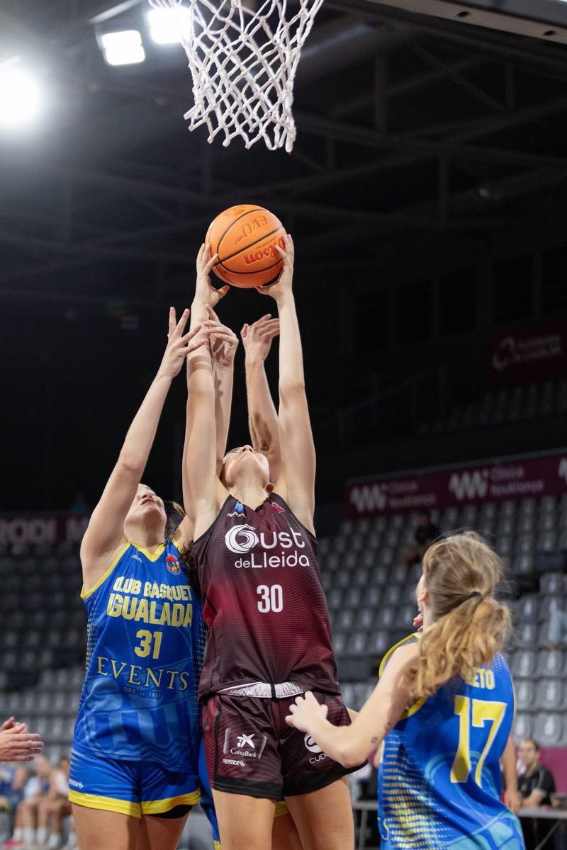 LoJoan's tweet photo. Primer partit al Barris Nord del @flleidafemeni , que aquesta temporada llueix amb orgull el nom de Gust de Lleida!
Un equip que uneix talent esportiu, territori i orgull pels productes de casa nostra. Molta sort en aquesta temporada! https://t.co/6VHkQod36f
