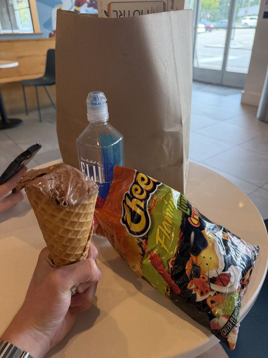 GirthBrooks1987's tweet photo. Hangover recovery meal sponsored by 🇮🇱 https://t.co/lWRafzT7jE