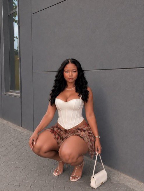 FineXotics's tweet photo. When in doubt, pose it out. https://t.co/PemLKxU4tm