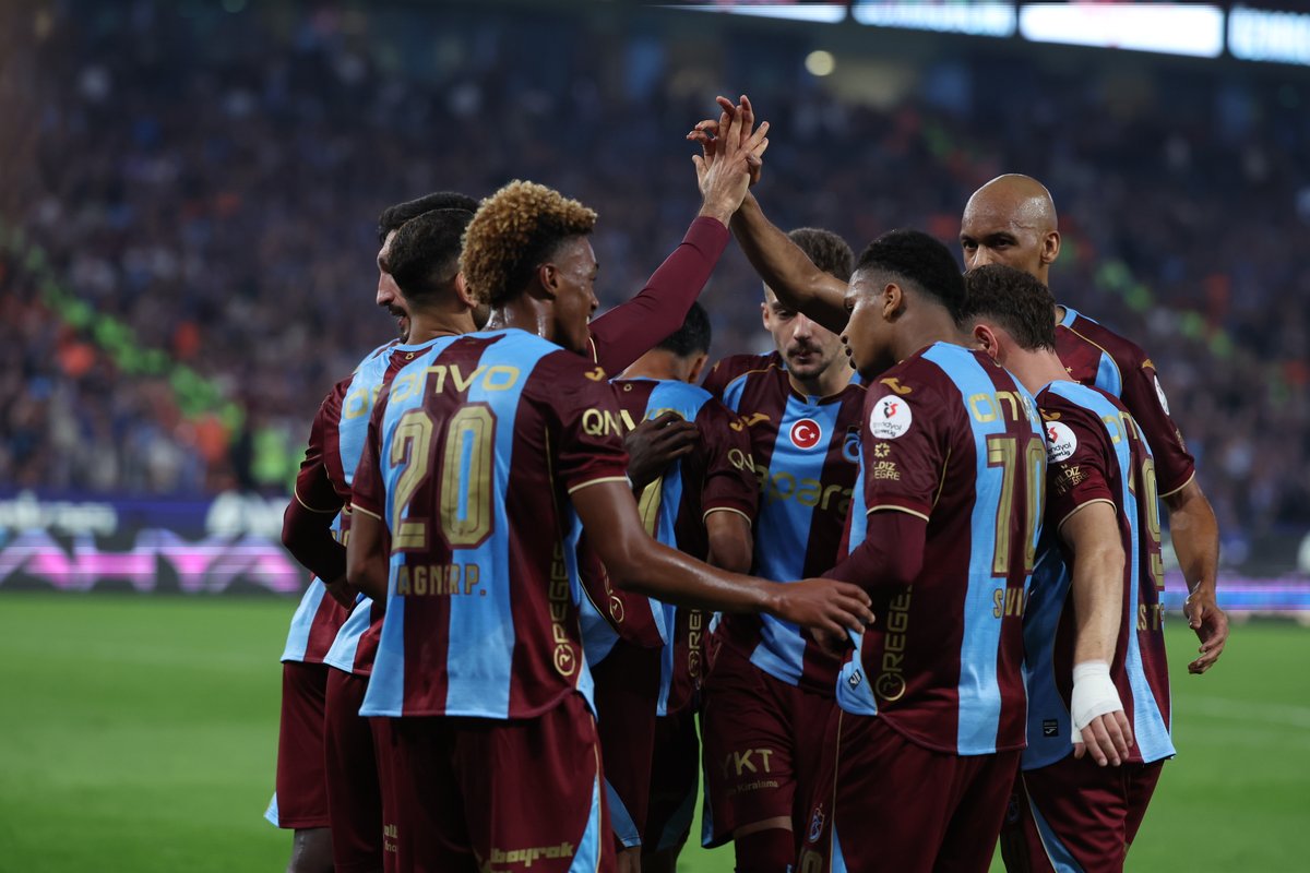 demarkesports's tweet photo. Trabzonspor'un ilk yarıdaki futbolunu tek kelimeyle anlatın. #modundayız https://t.co/OK5TUu1Xmc