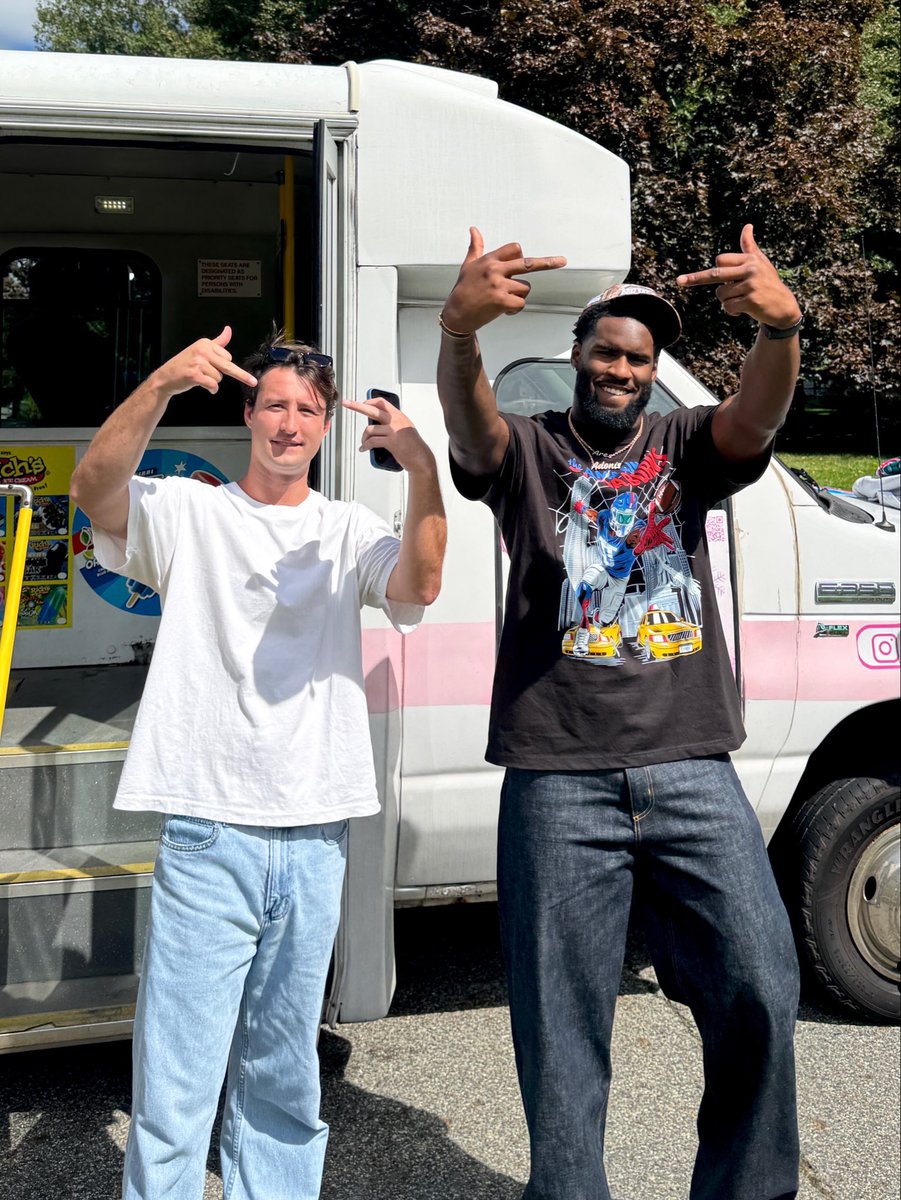 darkhorsejps's tweet photo. Grew up a Giants fan. Now Dark Horse just dropped a collection with Brian Burns. @Fire_Burns99

Still doesn’t feel real.

For all the Giants fans on here, use code JOHN10 for 10% off today.

https://t.co/3DMEzs5wou https://t.co/vsy0Ix7dBB