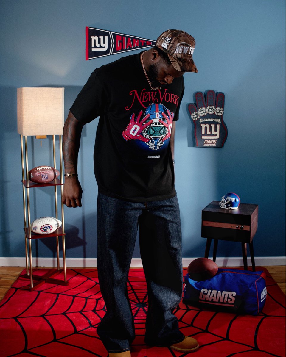 darkhorsejps's tweet photo. Grew up a Giants fan. Now Dark Horse just dropped a collection with Brian Burns. @Fire_Burns99

Still doesn’t feel real.

For all the Giants fans on here, use code JOHN10 for 10% off today.

https://t.co/3DMEzs5wou https://t.co/vsy0Ix7dBB