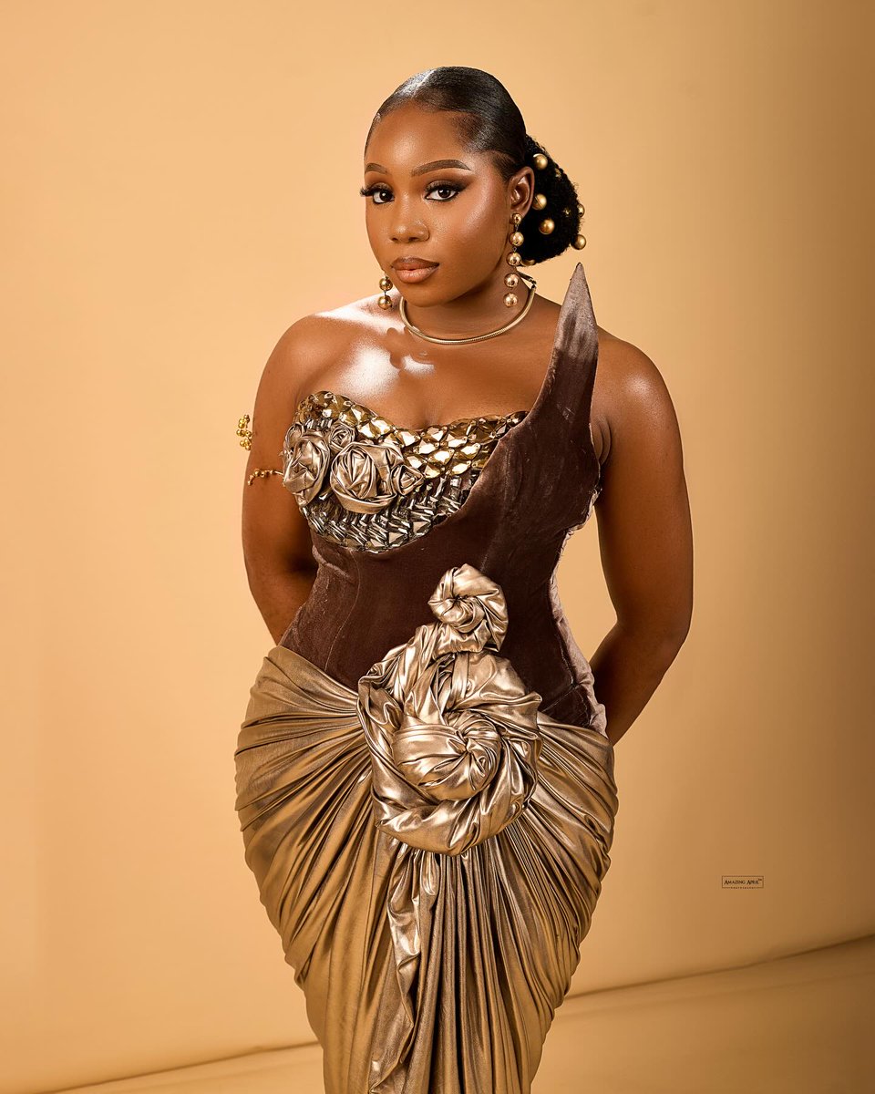 LindsyCira4h's tweet photo. She didn’t come to impress—she came to own the moment. Outfit by 21_31 Stitches
Accessories by Gorgeous Bridal
Photography by Amazing Aprils
Hairstylist by King of Ponytail
Photography assistant by Amazing Jay Creative https://t.co/tHauvrIf8D