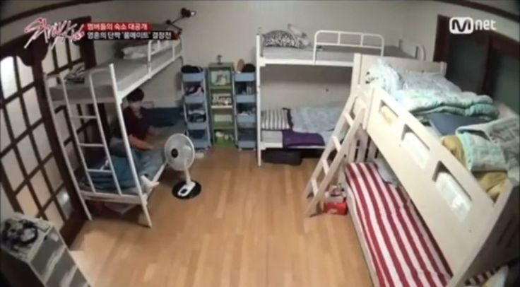 hynjinnninn's tweet photo. We are never going to rewrite history. Stray Kids as rookies struggled to fill 100 people at music shows, they didn’t manage to reach 500 people for their survival show. Their song debuted in the 900th place on the charts. They had 10 people living in a stingy dorm for 4 years. No one paved the way to succes for SKZ except SKZ themselves.