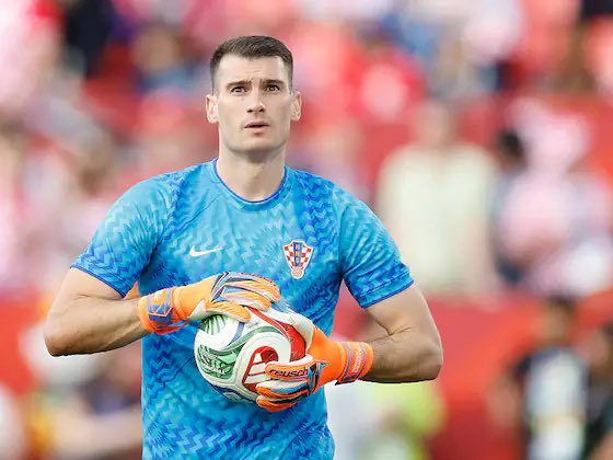 lepointdecorner's tweet photo. 🚨 : Livaković 🇭🇷 est TITULAIRE avec le #barca pour le match contre le FC Seville 🤯

Son premier match de la saison ☝️

Joan Garcia 🇪🇸 est toujours blessé depuis le match contre Santander et devrait revenir début Octobre

#fcblive #SevillaBarça #SEVBAR https://t.co/wHeevZBMdO