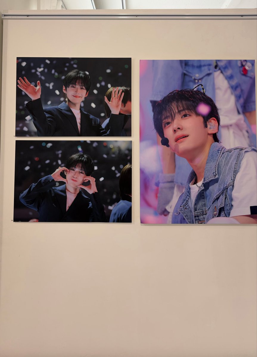 dhyeonii's tweet photo. #상현이의_외출준비

생카공지 뜨자마자 이건 꼭 가야겠다는 생각이 들어서 가고싶었는데 가서 넘 좋았어요! ㅠㅠ 전시된 사진들도 너무 이뻤고 럭드 1번만에 액자 뽑았는데 스탭분께서 1등이라고 너무 축하해주셔서 감사했어요..🥹 https://t.co/Wx3TaW4d4b