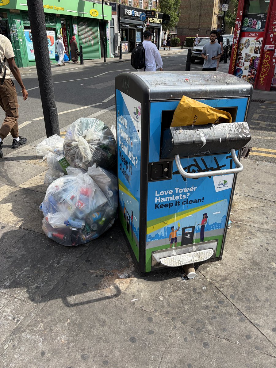 TowerDumplets's tweet photo. @RobertKwolek @TowerHamletsNow spent around £400k on 105 smart bins. 

The bins report themselves when they need emptying!

How’s that going @LutfurRahmanTH ? 🤦‍♀️ https://t.co/mqGiYguJ14
