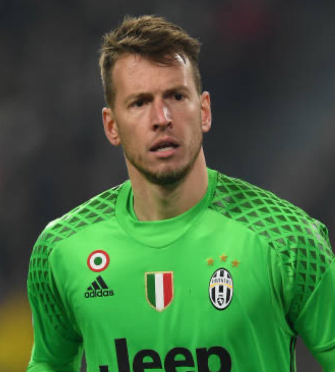 juvefcdotcom's tweet photo. 🚨Juventus are now looking for a new goalkeeper. The first options emerging from the free-agent market are Sergio Rico and ex Juve keeper, Neto. 

—@DiMarzio #Juventus https://t.co/Jbby128onT