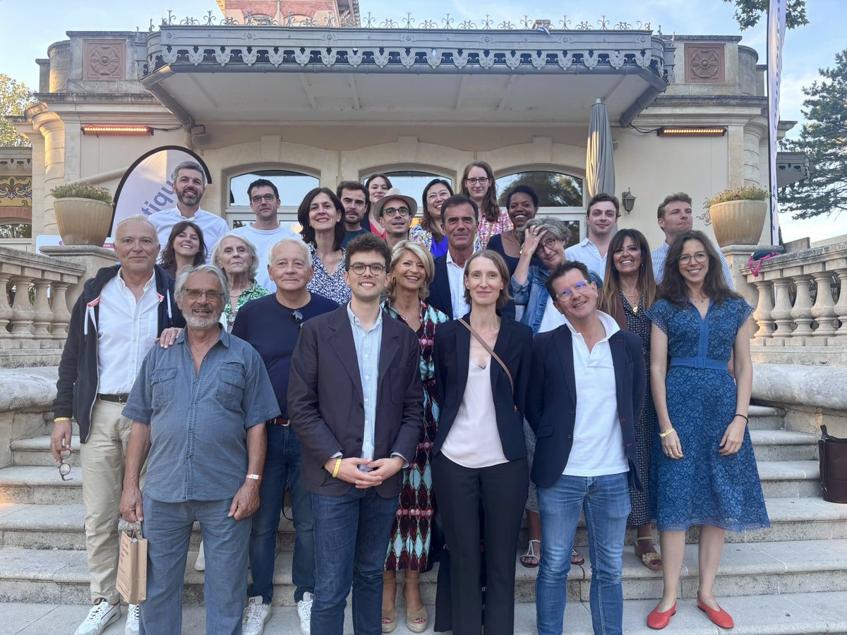 YM_seite's tweet photo. Belle journée aux #URModem @MoDem. #IA #democratie #écologie et tant de sujets… avec l’équipe de @MoDem_Paris !  @PierreBaty @maudgatel @JulesPasquier18 https://t.co/kvdZIId2pv