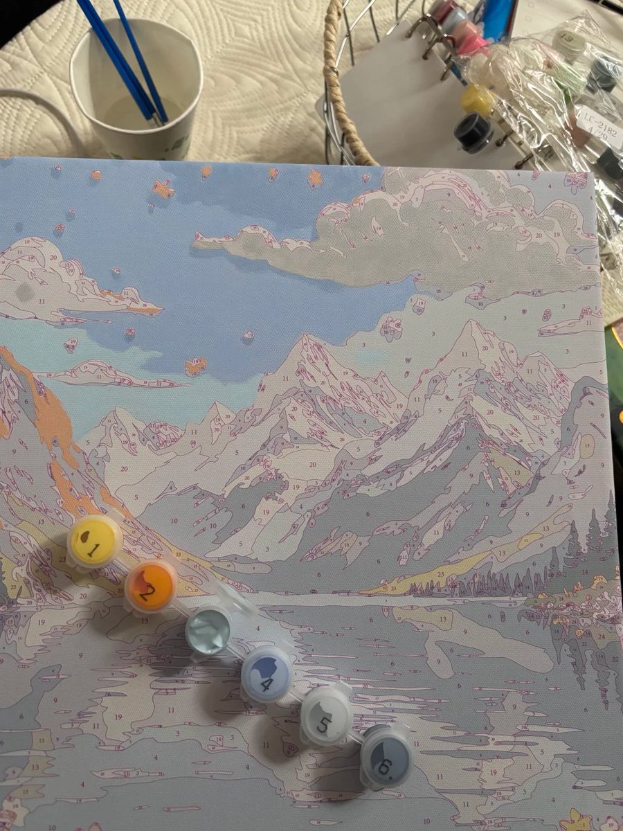 Orchid1o's tweet photo. Watching the blank paper slowly fill with color, I feel the tiredness of the day gradually fading away too https://t.co/ufEmZWgAmn