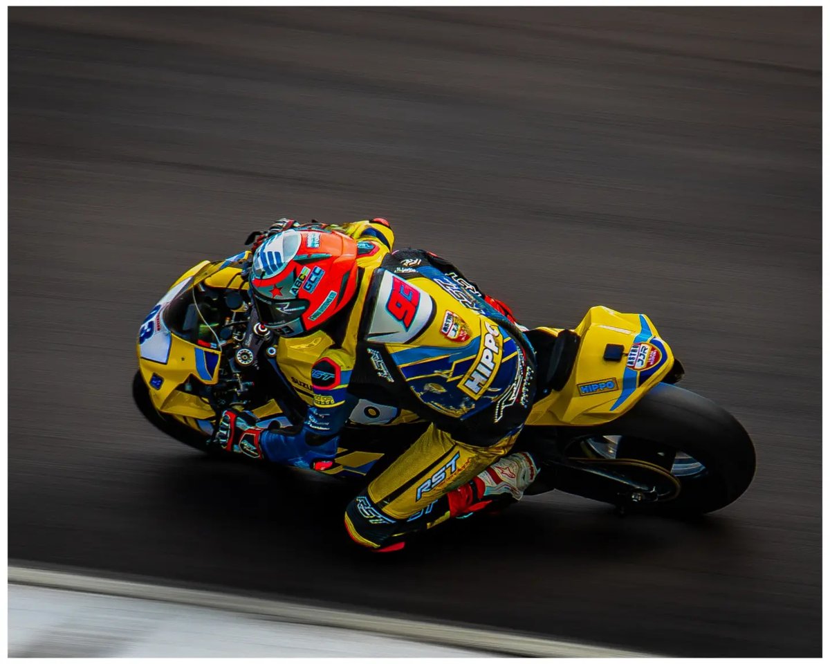 VenusChukear8's tweet photo. Into the corner, Mikey Hardie at BSB Cadwell Park. https://t.co/p0ICXYOhU2