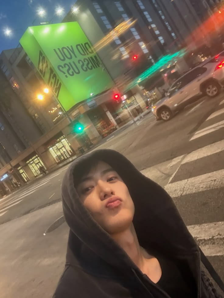 Vollinst's tweet photo. ¿Vemos Tokyo Ghoul juntos? Es una invitación, cariño. https://t.co/8zilrffU6F