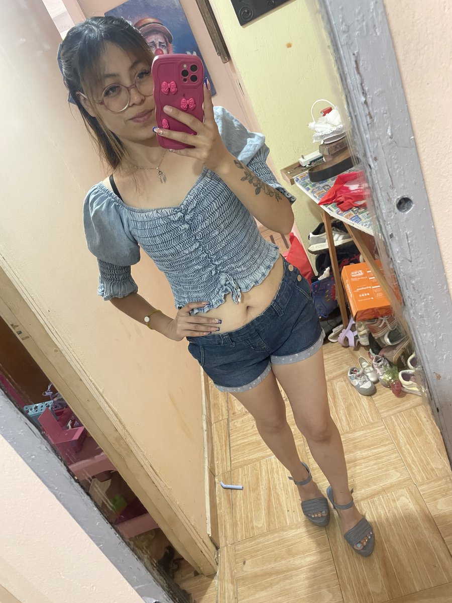 EstefanyEs1817's tweet photo. Azul, me gustan esas zapatillas🤩 https://t.co/yM5BLMiNMs