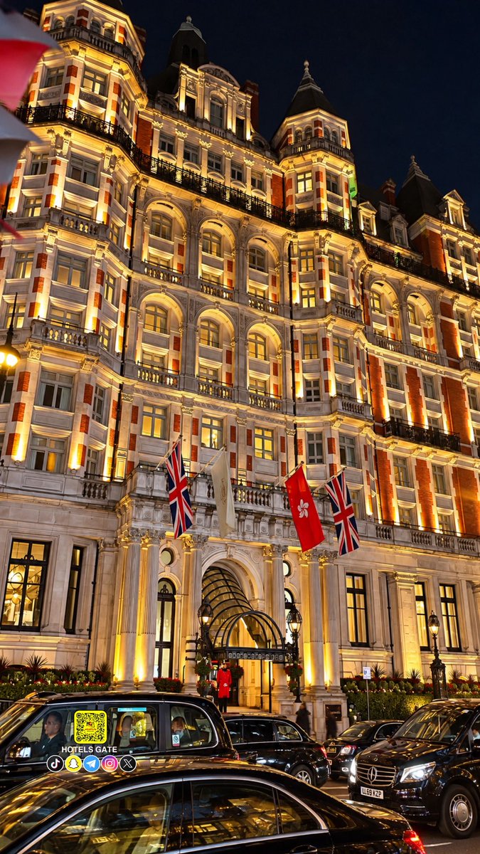 HotelsGate's tweet photo. ماندارين أورينتال هايد بارك – #لندن
(Mandarin Oriental Hyde Park, London 🇬🇧)
أحد أشهر فنادق لندن الفاخرة من فئة 5 نجوم، يتمتع بموقع استثنائي في نايتسبريدج مباشرة أمام هايد بارك، وبالقرب من هارودز وأشهر متاجر التسوق الراقية.

🏨 الغرف والأجنحة: 141 غرفة و40 جناحًا
🌳 الإطلالة: تتوفر غرف وأجنحة بإطلالات مباشرة على هايد بارك
🛍️ الموقع: Knightsbridge – بالقرب من Harrods وSloane Street
🍽️ المطاعم: من أبرزها Dinner by Heston Blumenthal الحاصل على نجمتي ميشلان
💆 المرافق: سبا فاخر، مسبح داخلي، مركز لياقة ومطاعم وبارات راقية
✨ ما يميزه: يجمع بين فخامة ماندارين أورينتال وموقع نادر يجمع هايد بارك والتسوق الفاخر في قلب لندن.

من أبرز خيارات الإقامة المطلة:
🌳 Hyde Park Room – مساحة 36 م²، بإطلالة مباشرة على الحديقة، وبعض الغرف تضم شرفة صغيرة.

خيار فاخر جدًا لمحبي الإطلالات الخضراء والتسوق والإقامة في قلب لندن