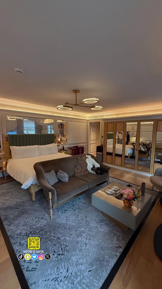 HotelsGate's tweet photo. ماندارين أورينتال هايد بارك – #لندن
(Mandarin Oriental Hyde Park, London 🇬🇧)
أحد أشهر فنادق لندن الفاخرة من فئة 5 نجوم، يتمتع بموقع استثنائي في نايتسبريدج مباشرة أمام هايد بارك، وبالقرب من هارودز وأشهر متاجر التسوق الراقية.

🏨 الغرف والأجنحة: 141 غرفة و40 جناحًا
🌳 الإطلالة: تتوفر غرف وأجنحة بإطلالات مباشرة على هايد بارك
🛍️ الموقع: Knightsbridge – بالقرب من Harrods وSloane Street
🍽️ المطاعم: من أبرزها Dinner by Heston Blumenthal الحاصل على نجمتي ميشلان
💆 المرافق: سبا فاخر، مسبح داخلي، مركز لياقة ومطاعم وبارات راقية
✨ ما يميزه: يجمع بين فخامة ماندارين أورينتال وموقع نادر يجمع هايد بارك والتسوق الفاخر في قلب لندن.

من أبرز خيارات الإقامة المطلة:
🌳 Hyde Park Room – مساحة 36 م²، بإطلالة مباشرة على الحديقة، وبعض الغرف تضم شرفة صغيرة.

خيار فاخر جدًا لمحبي الإطلالات الخضراء والتسوق والإقامة في قلب لندن