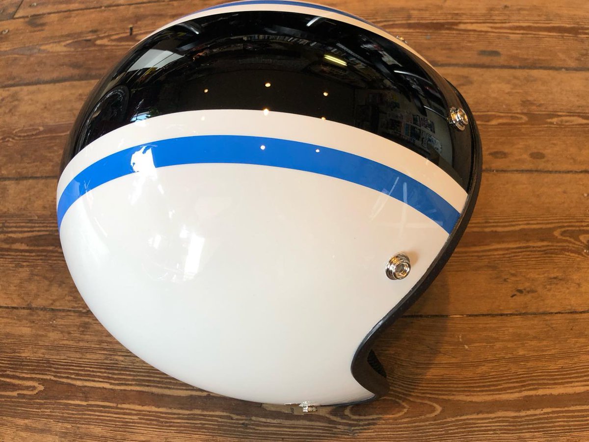 MaymeUpchuialc's tweet photo. Helmet custom paint by Custom Paint Rockers, Yamagata, Japan https://t.co/T77bxe3iCo