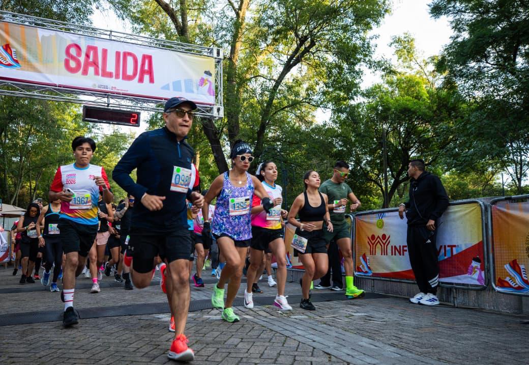 Infonavit's tweet photo. Hoy corrimos por algo más que una meta: corrimos por nuestro bienestar y el gusto de compartir en familia. 

La Carrera y Caminata INFONAVIT 2026 nos reunió para disfrutar del deporte y promover una vida activa y saludable. Cerca de 2 mil 500 corredoras y corredores de todo el país llenaron cada kilómetro de energía y entusiasmo, demostrando que al movernos juntos construimos comunidad.

¡Felicidades a todas y todos por hacer de esta una gran jornada!
