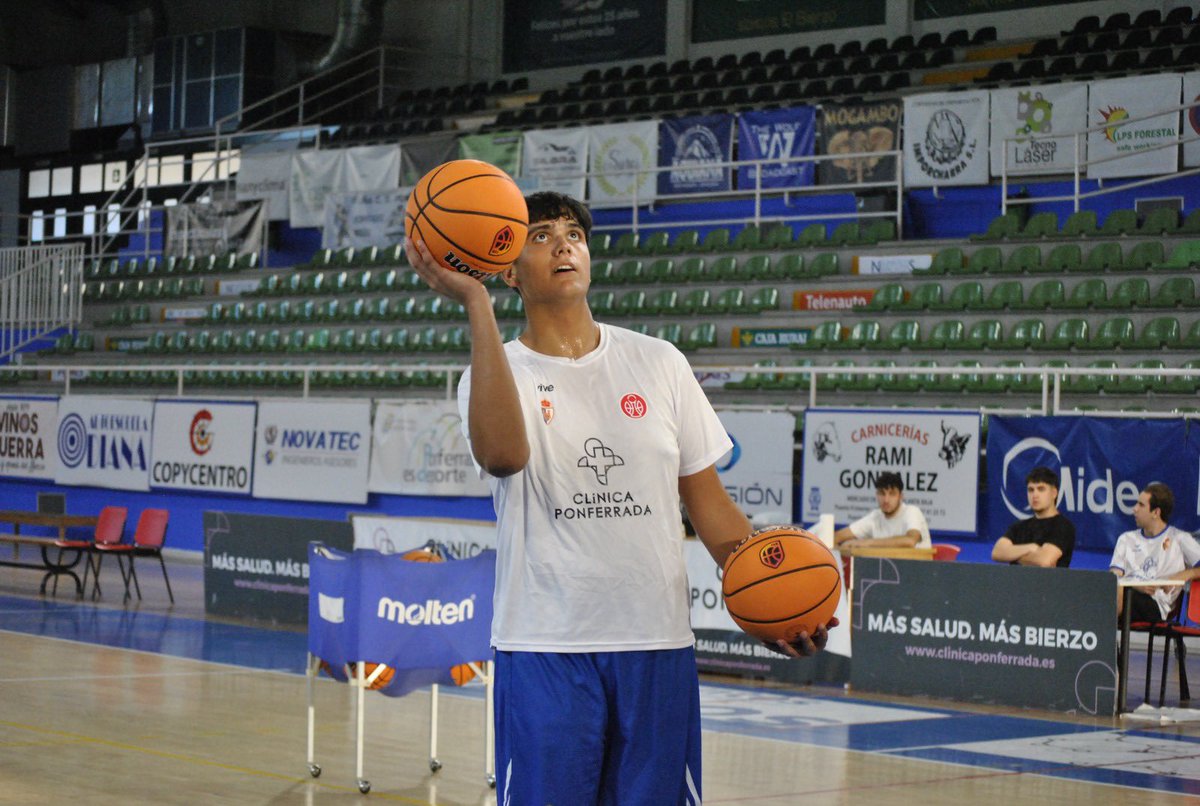 baloncestoSDP's tweet photo. ¡¡Calentamos!! 🔥 

#25AñosCDP #SomosSDP https://t.co/VMjtd4r4as