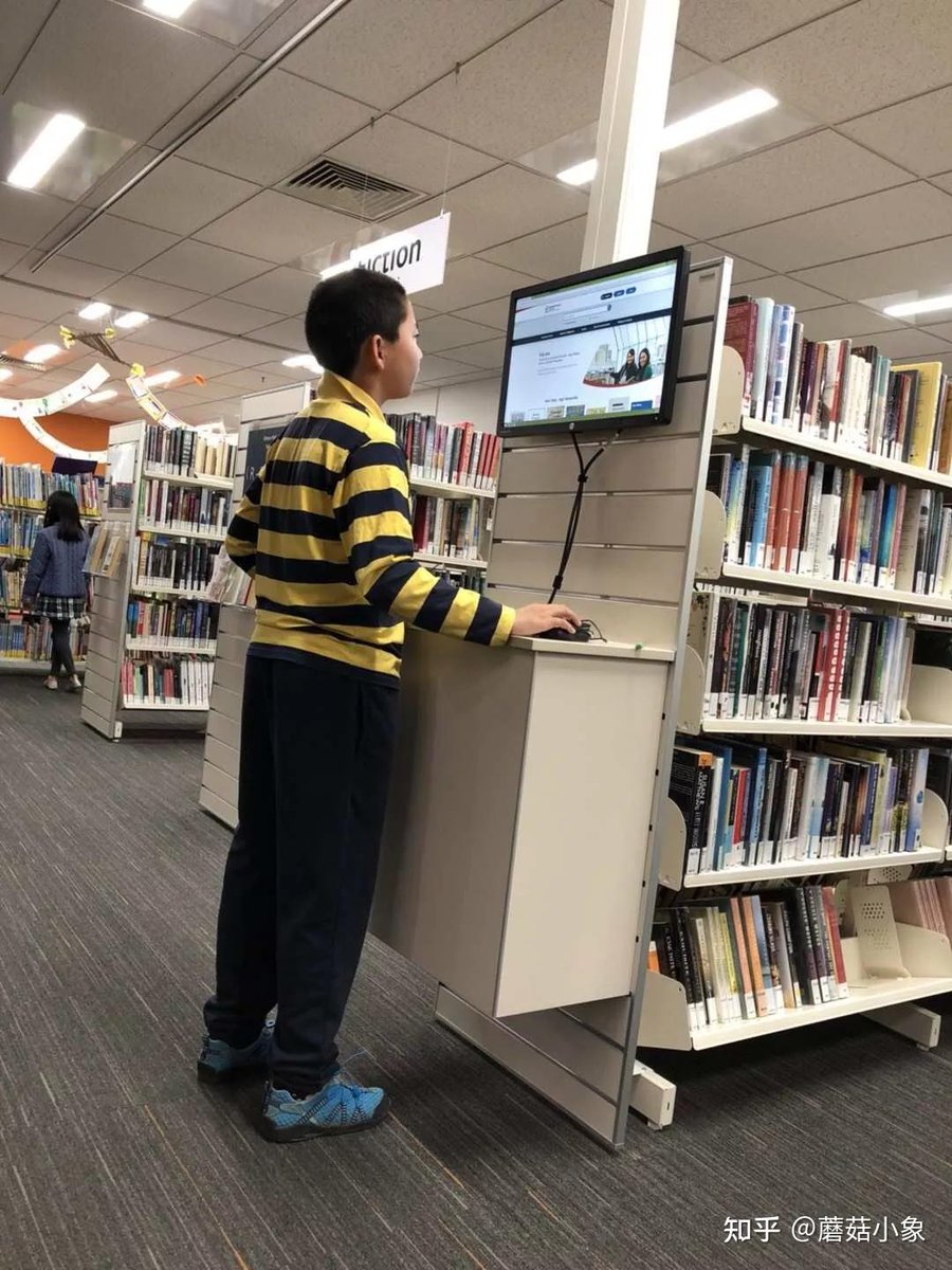 amirk913878's tweet photo. Spent 10 mins arguing with my campus library printer before realizing I was holding the USB drive upside down. My classmate’s laugh echoed through the whole floor.， https://t.co/KJpynSV1H8