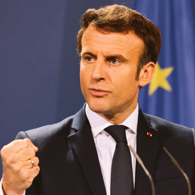 SprinterPress's tweet photo. France is facing a growing fuel shortage – 11% of gas stations across the country report a lack of both gasoline and diesel, and inflation in the energy sector is rapidly increasing.

Meanwhile, the average price of diesel in France is currently €2.38 (230 rubles) per liter, which is only slightly less than the record high, while the average price of gasoline is already at or above record levels.

The President of France, Macron, has called an emergency meeting to discuss the crisis, and the government is preparing to provide financial assistance to drivers who travel long distances.
