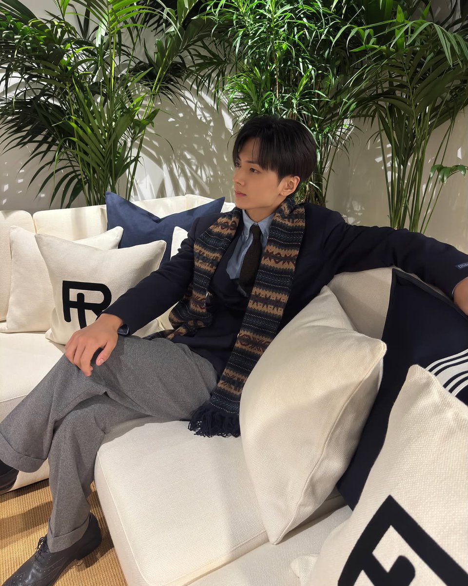 jongseongl_'s tweet photo. A Very Ralph outfit dump as my first update. Zoomed in so you can catch that statement pieces. https://t.co/yeNasnQXWo